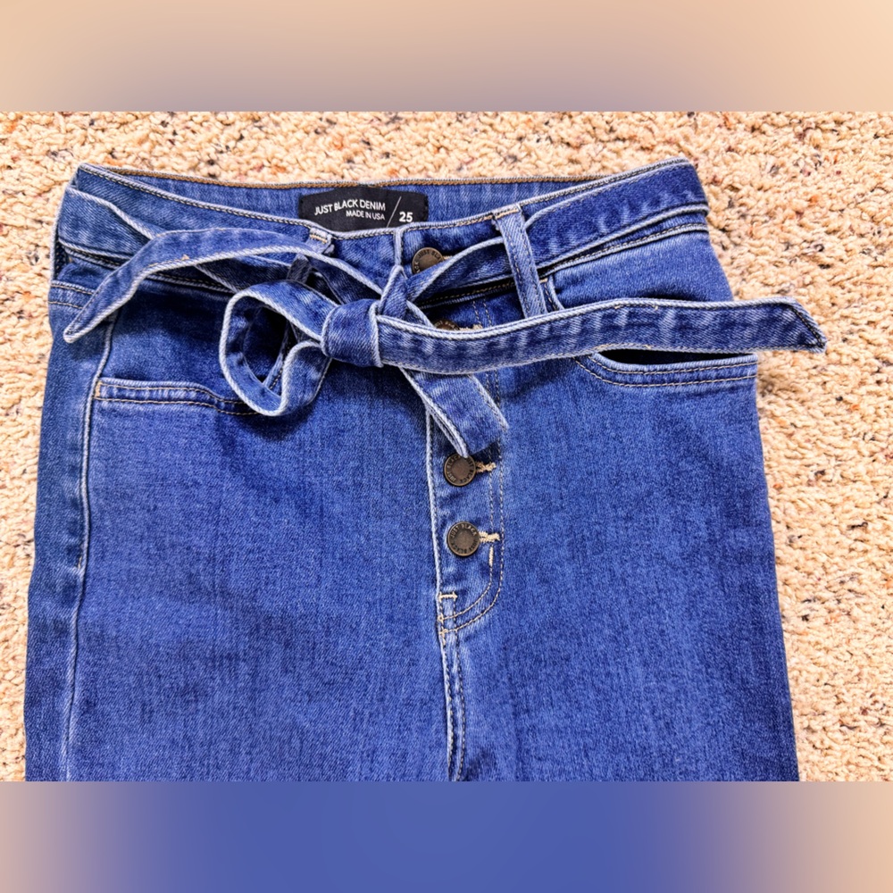 Just Black Women's High Waisted Belted Blue Jeans - Picture 2 of 3